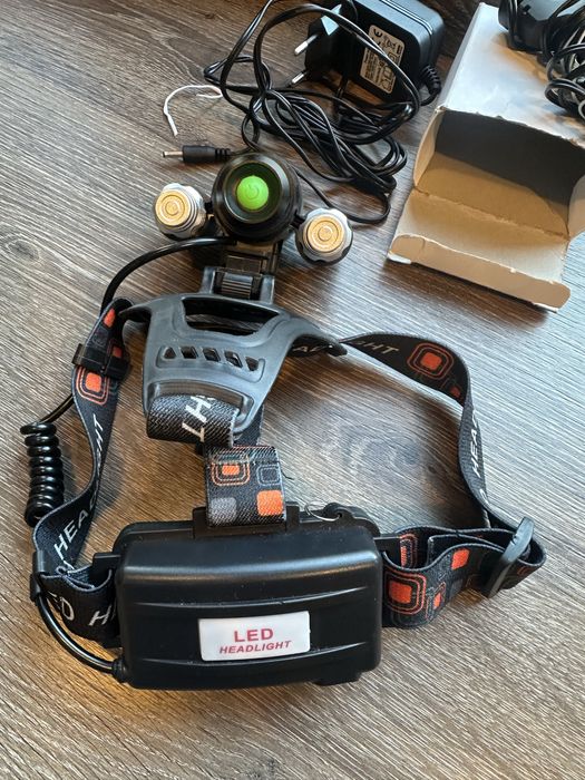 Lanterna cap LED cu acumulator