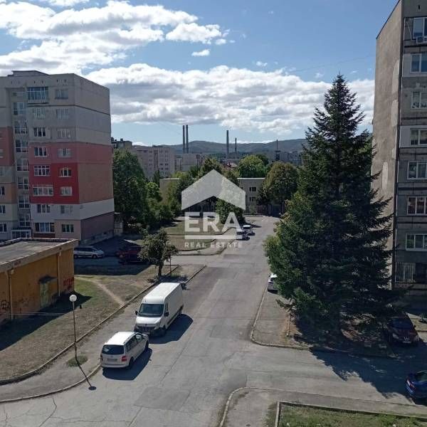 ЕРА Фаворит продава тристаен апартамент в Перник