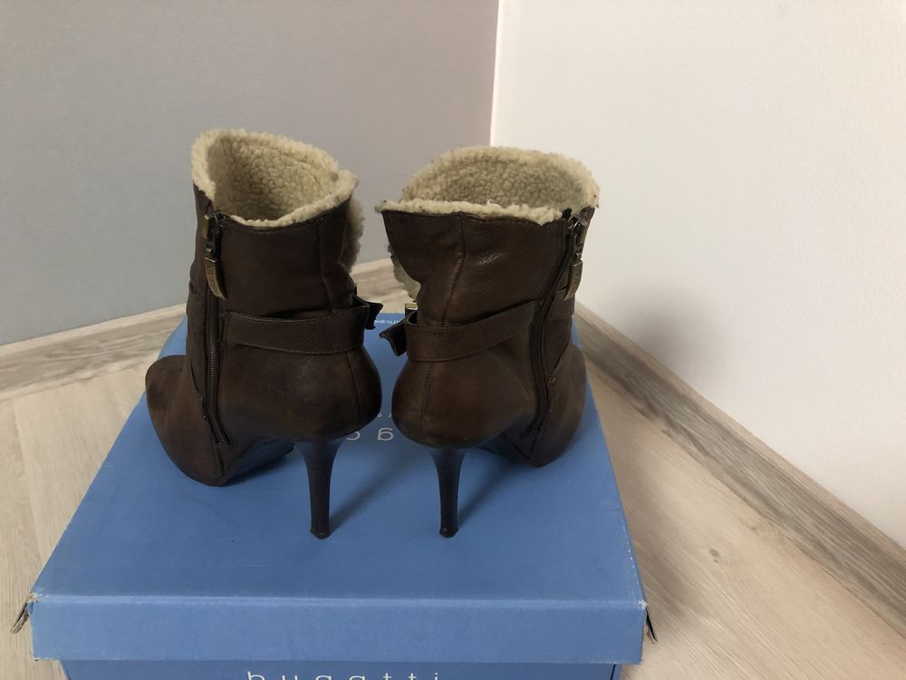 Botine imblanite GUESS din piele