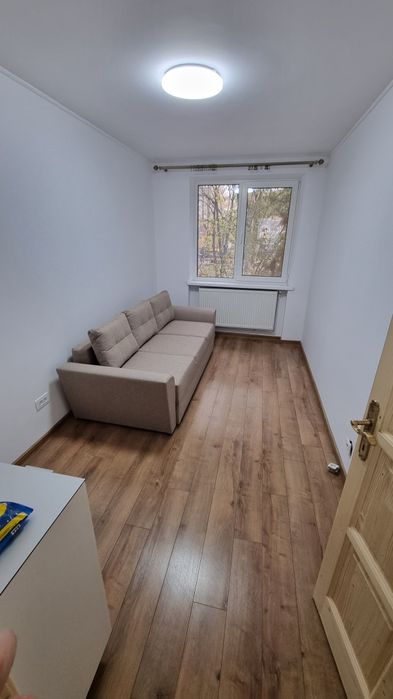 Închiriez apartament cu 3 camere