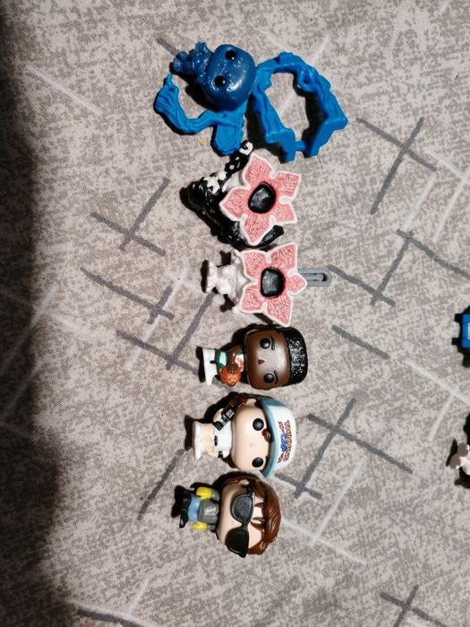 Фигурки kinder joy stranger things