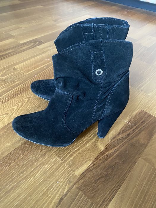 Botine din piele intoarsa naturala marimea 36