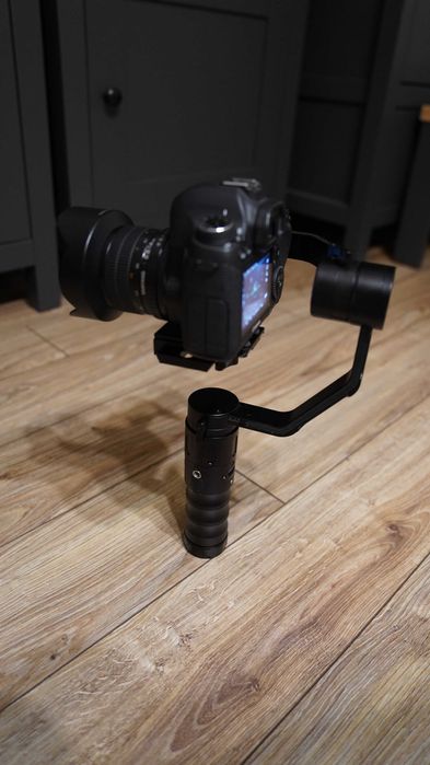Beholder EC1 stabilizator gimbal 3 axe DSLR si Mirrorless