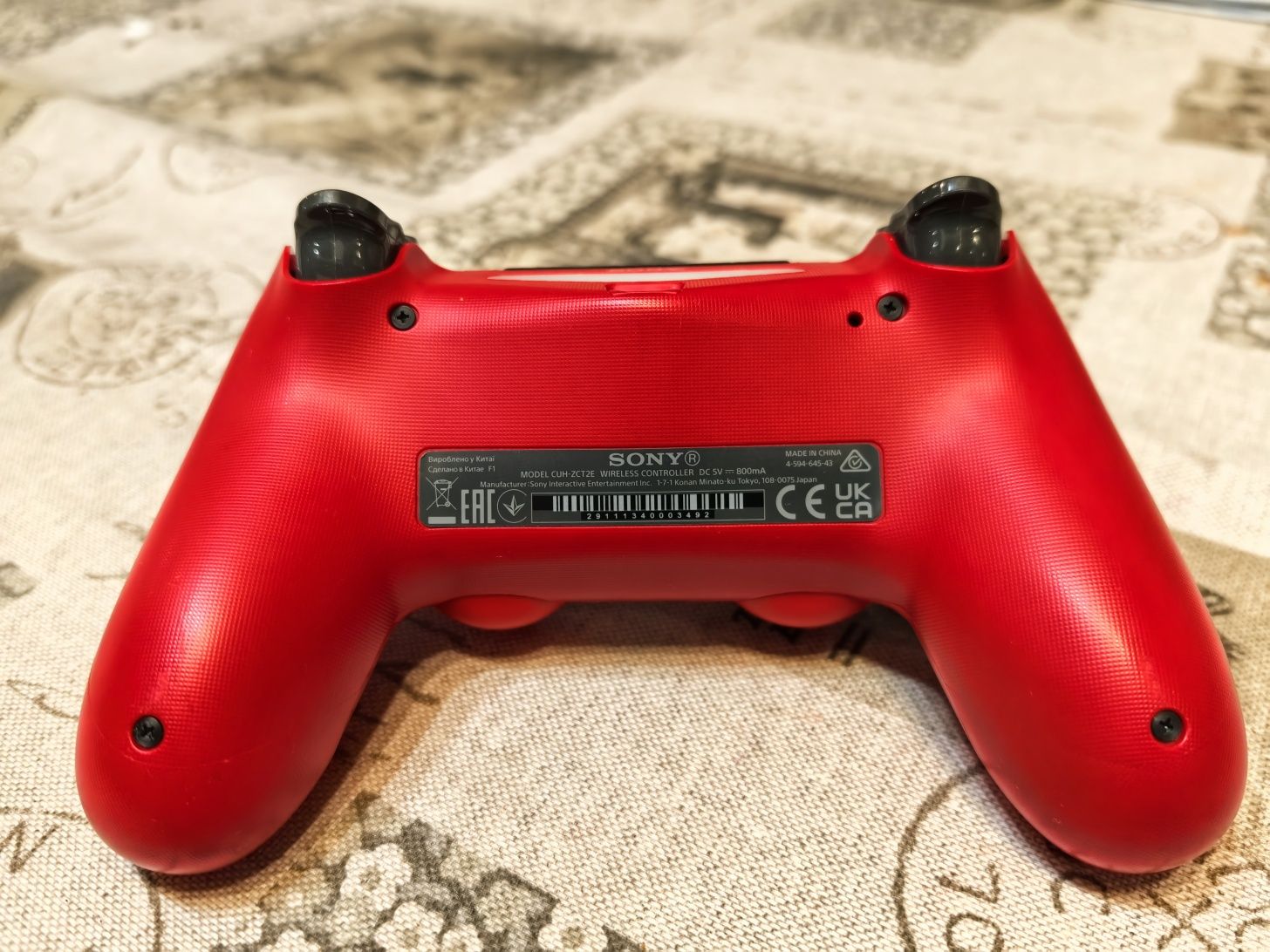 DualShock4 в идеално състояние, почти не използван