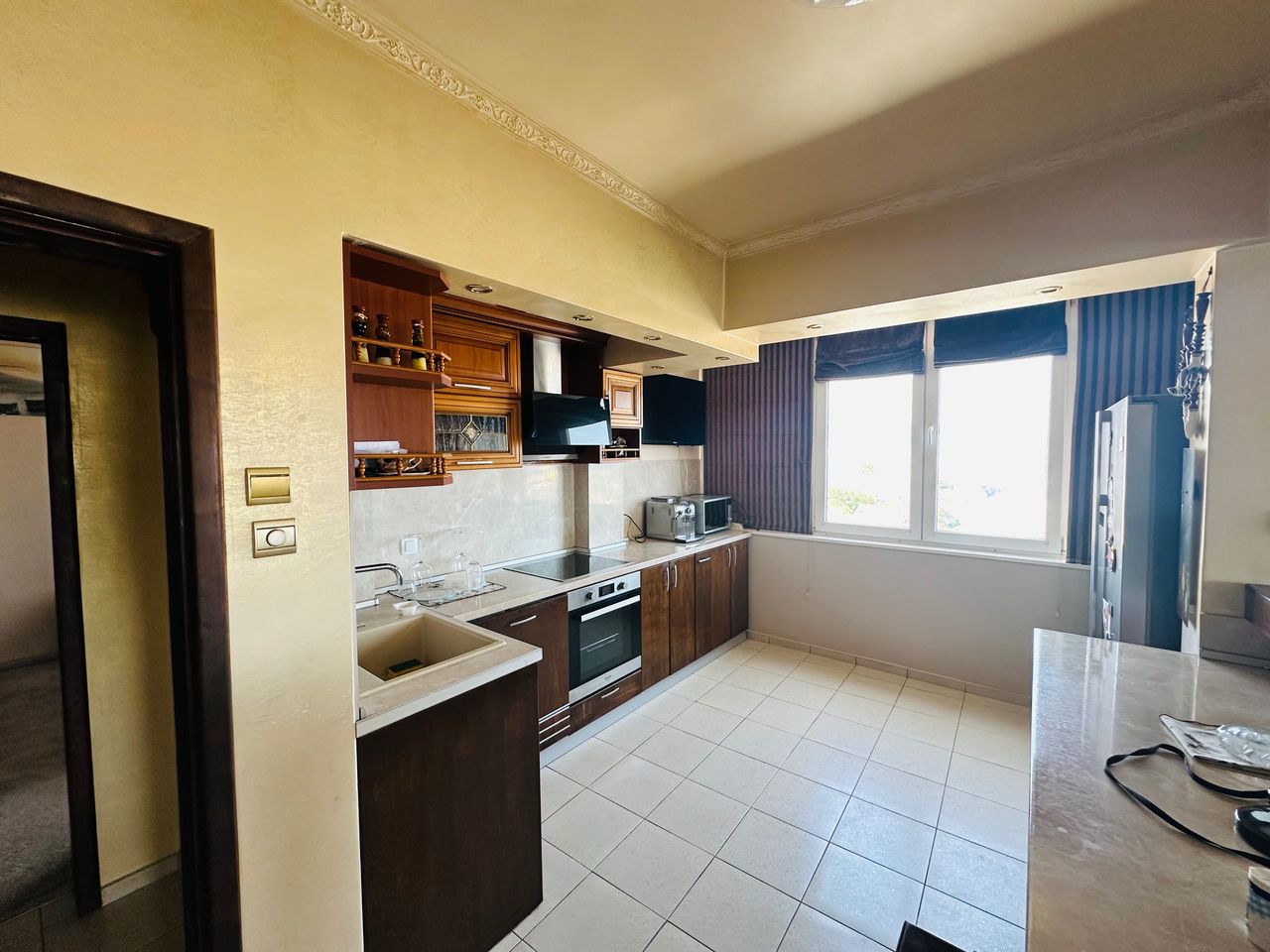 Продава се Четиристаен апартамент в Варна, Център - 100 кв.м за 2300 €/кв.м - Снимка #4