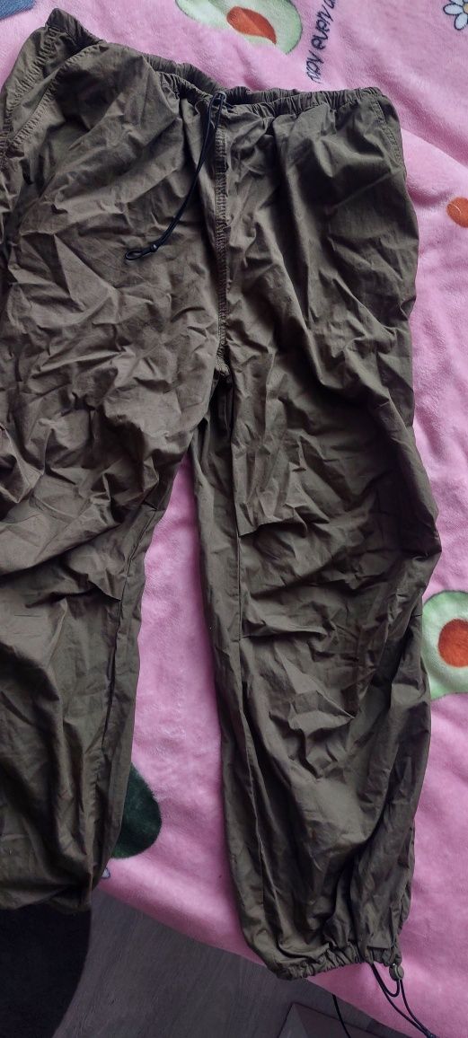 Pantaloni parachute (parachute pants)