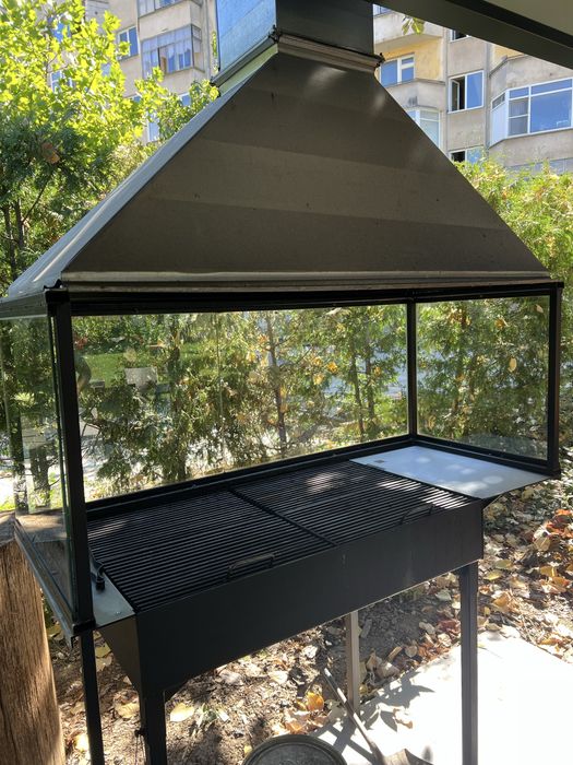 Професионална скара на дървени въглища