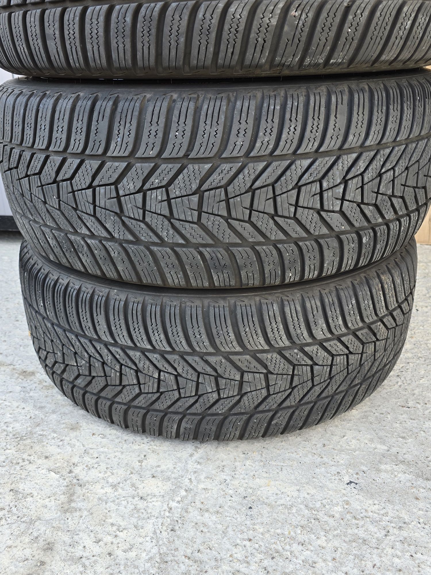 4 Броя 225/40/18 Hankook 2x6,5mm 2x5,8mm 2021DOT