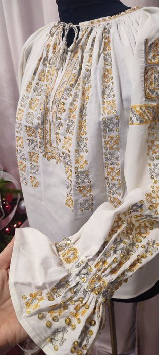 Ie tradițională damă