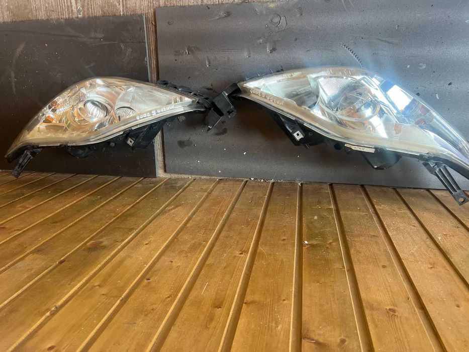 Far Xenon Stanga/Dreapta Mazda 5 2009