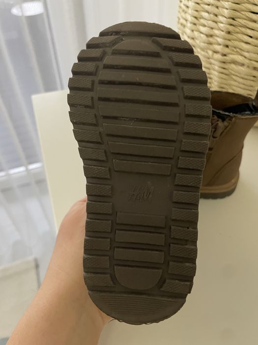 Детски боти на H&M