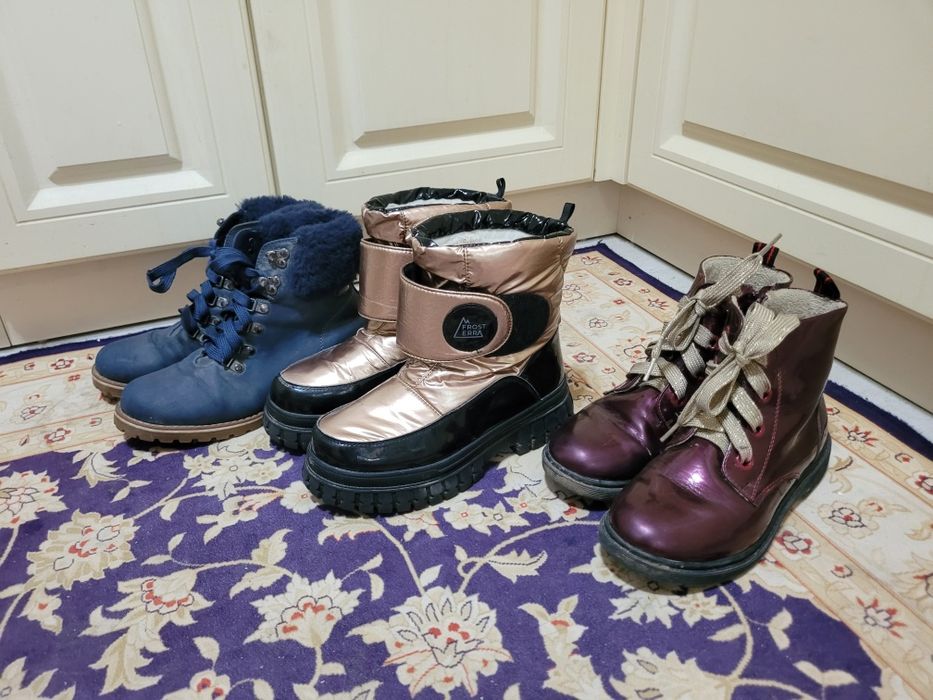 Обувь для девочек продам.