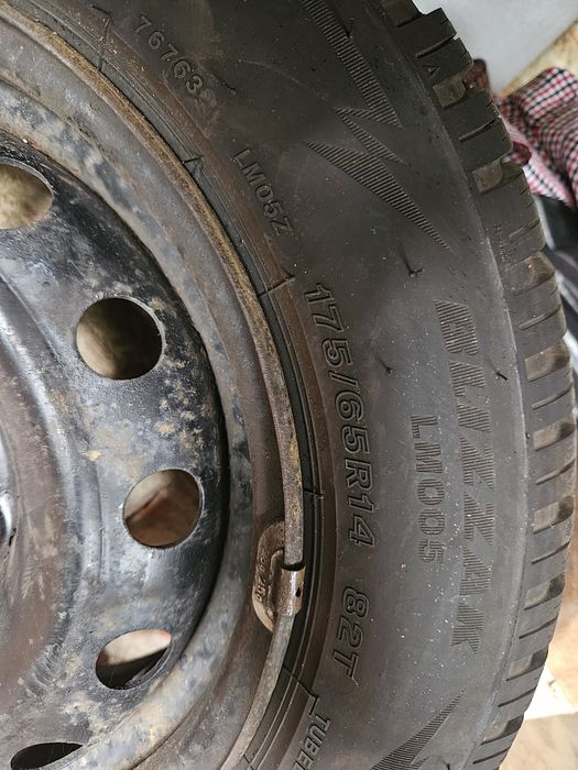 Set 4 roti complete iarna Bridgestone Blizzak LM005 175/65/R14