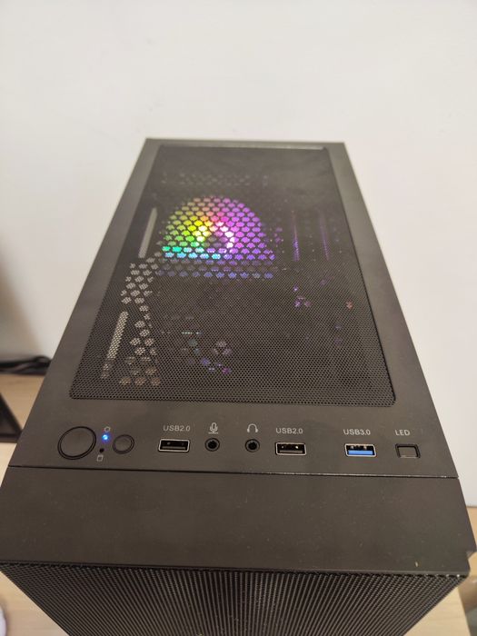 Геймърски компютър с RX 5700 – Перфектен за игри и работа!