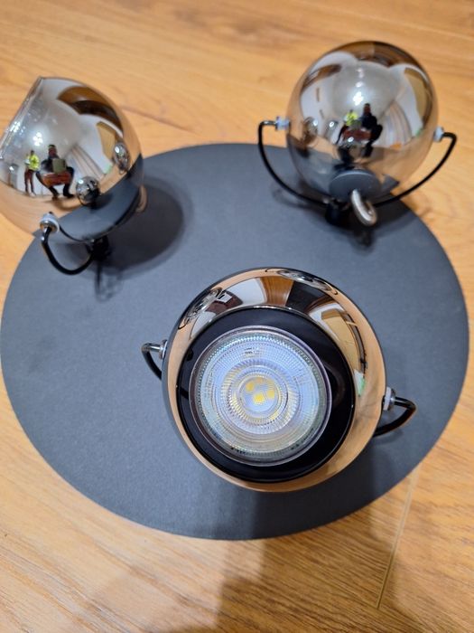 Plafoniera cu trei leduri