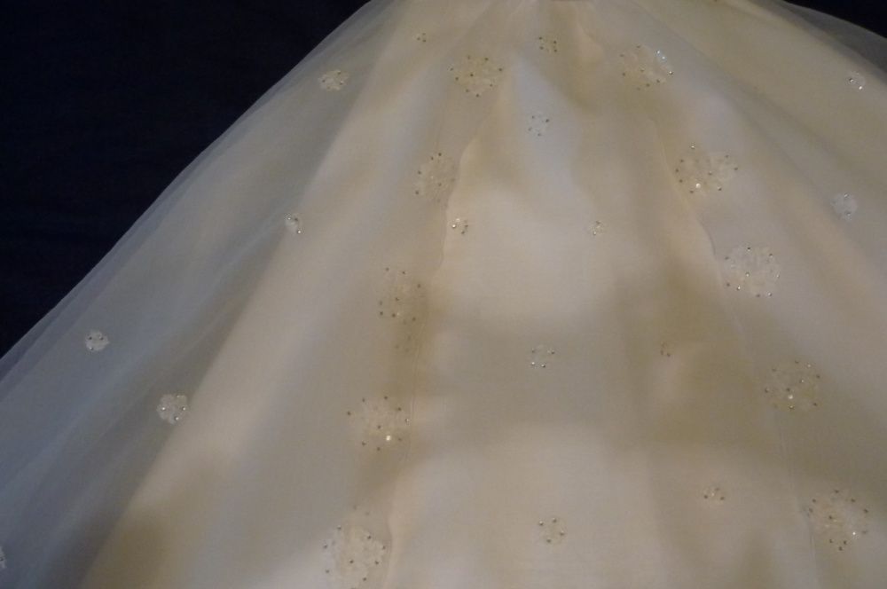 Rochie de mireasa alba stil printesa cu cristale Swarowski