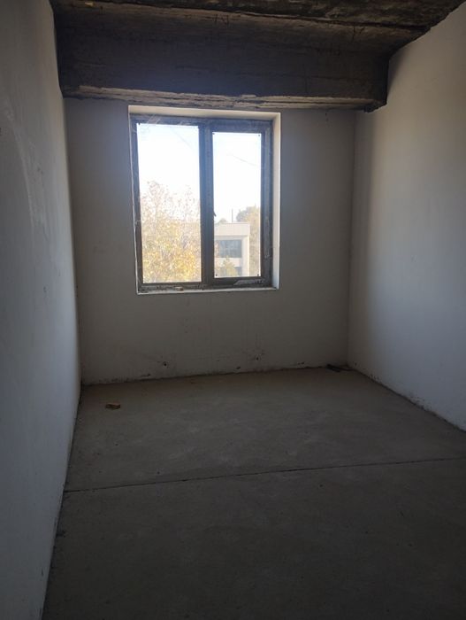 Квартира, евротамир хоналар булинган топлий пол утказилган