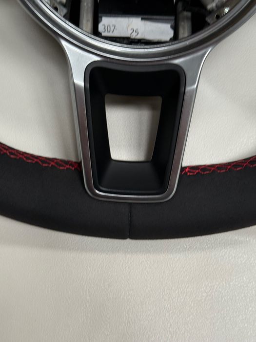 Оригинален мултифункционален Porsche волан претапициран с алкантара.