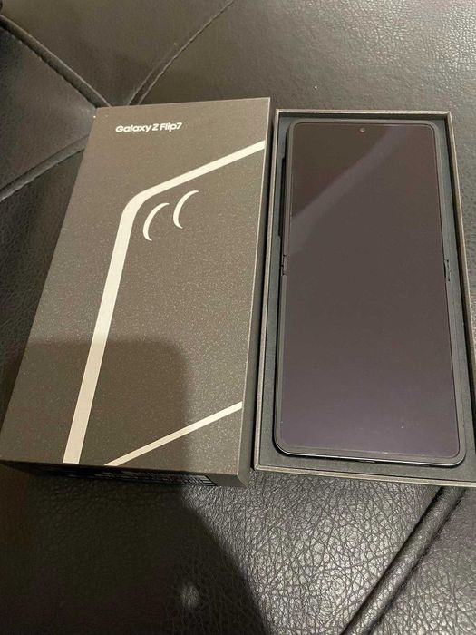 Galaxy Z Flip 7 На 2 седмици с Гаранция