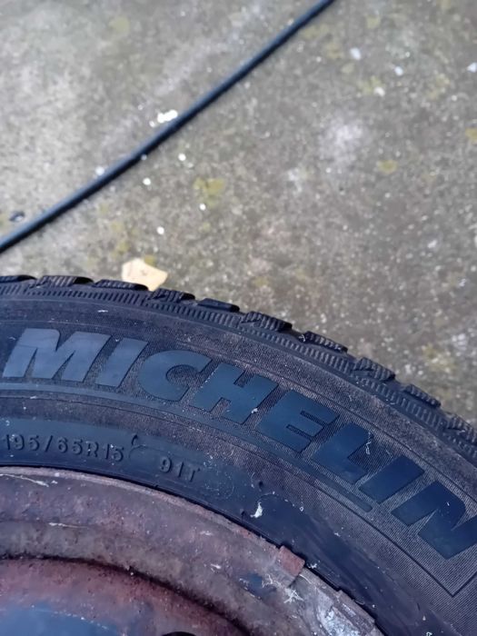 Vand cauciucuri cu genti  de tabla iarna Michelini foarte bune
