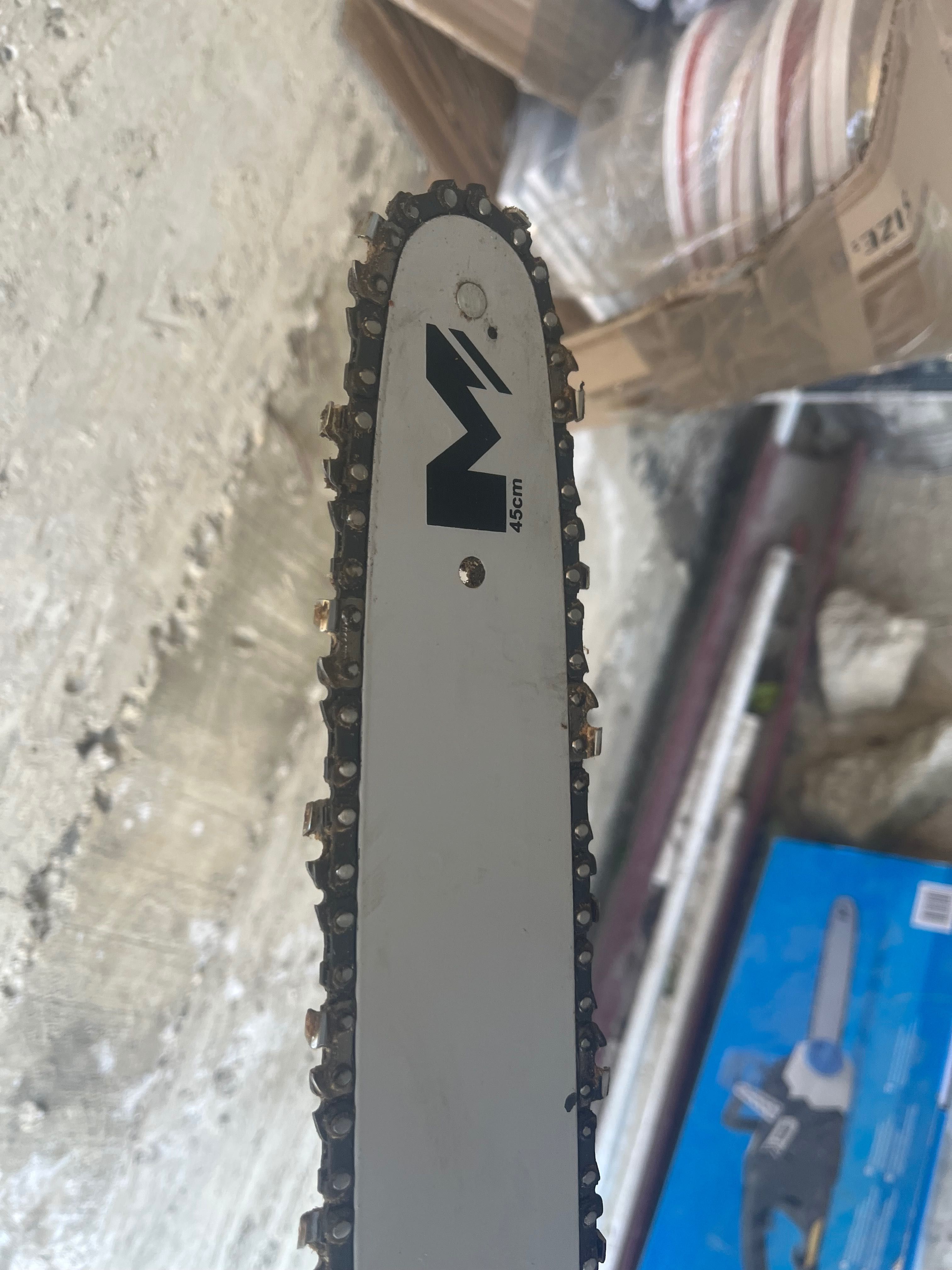 Fierăstrău electric