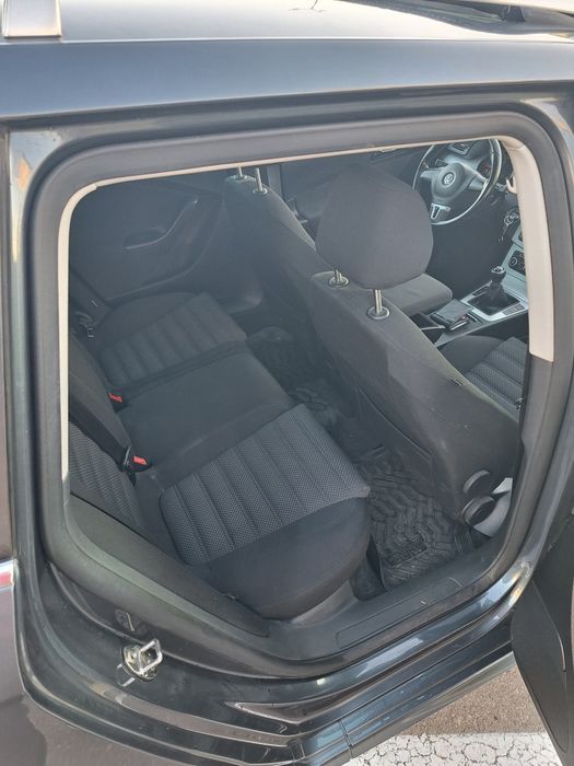 Proprietar vând VW PASSAT B6,2010 R Line 2.0Tdi 170 cp