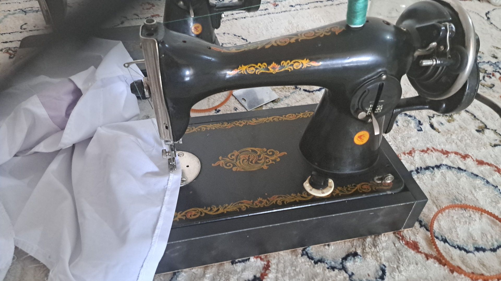 Продаётся оверлок швейная машинка электрическая машинка