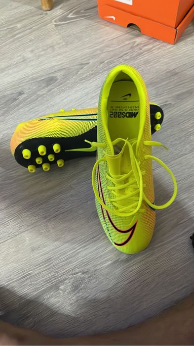 Продам бутсы новые