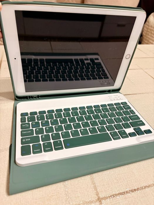 case за iPad 9 с безжична клавиатура и мишка