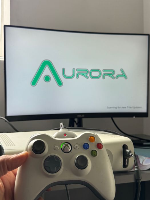 Xbox 360 modat cu o maneta