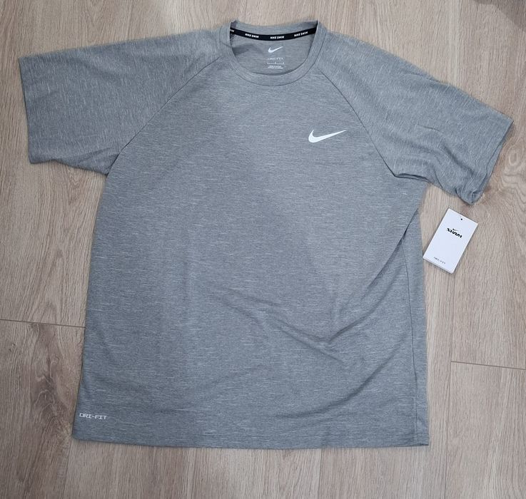 Tricou Nike Swim masura L ,Dry-Fit nou