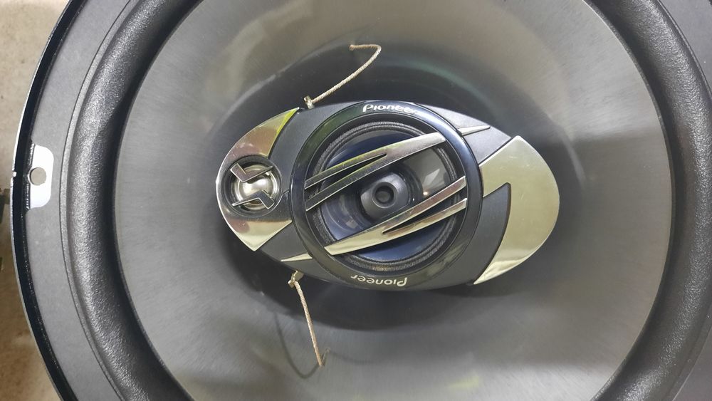 Pioneer TS-A2503i-420 W-25см-тонколони