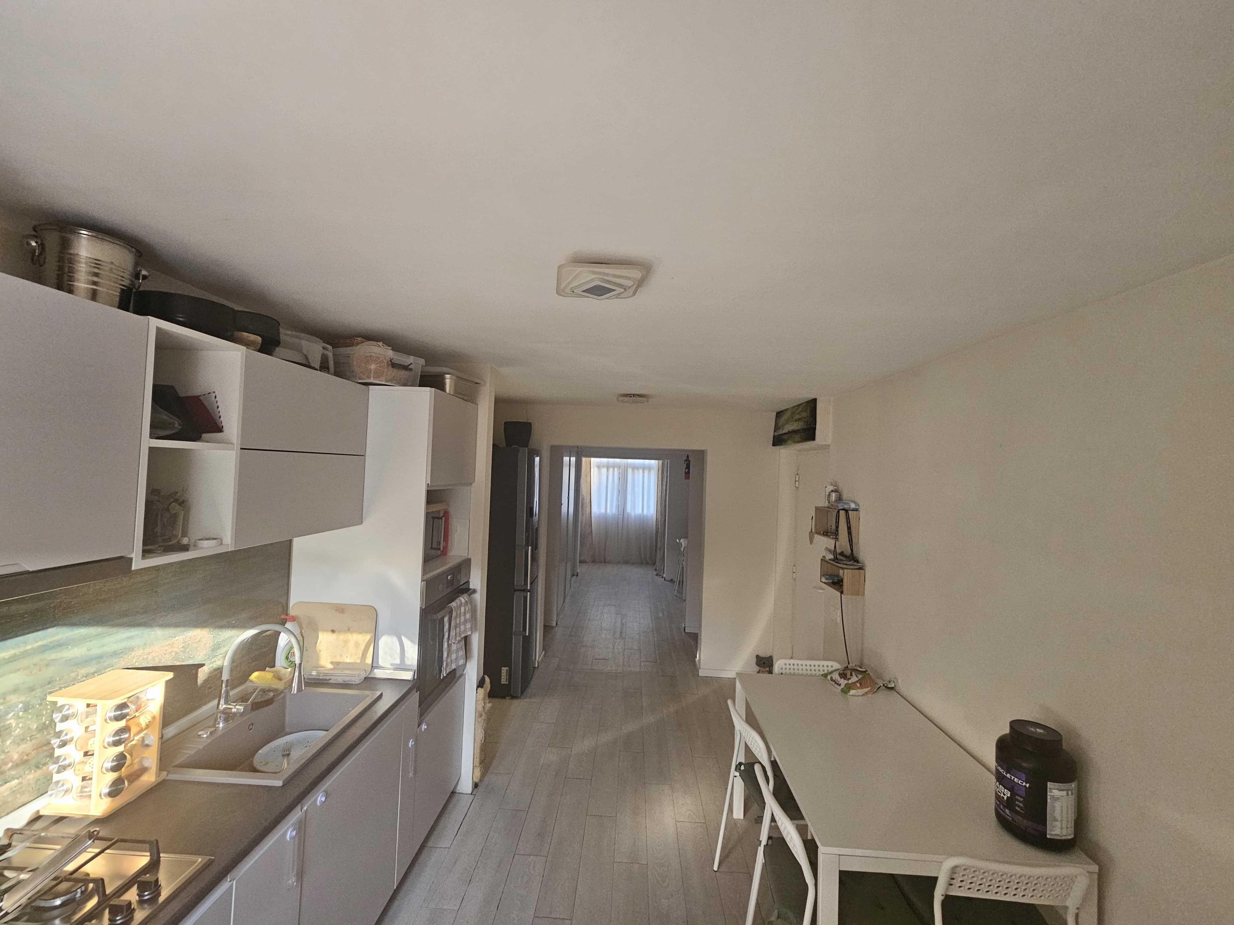 Apartament 3 camere/fost 4, 70 m² utili, Etaj 2/4. Renovat complet