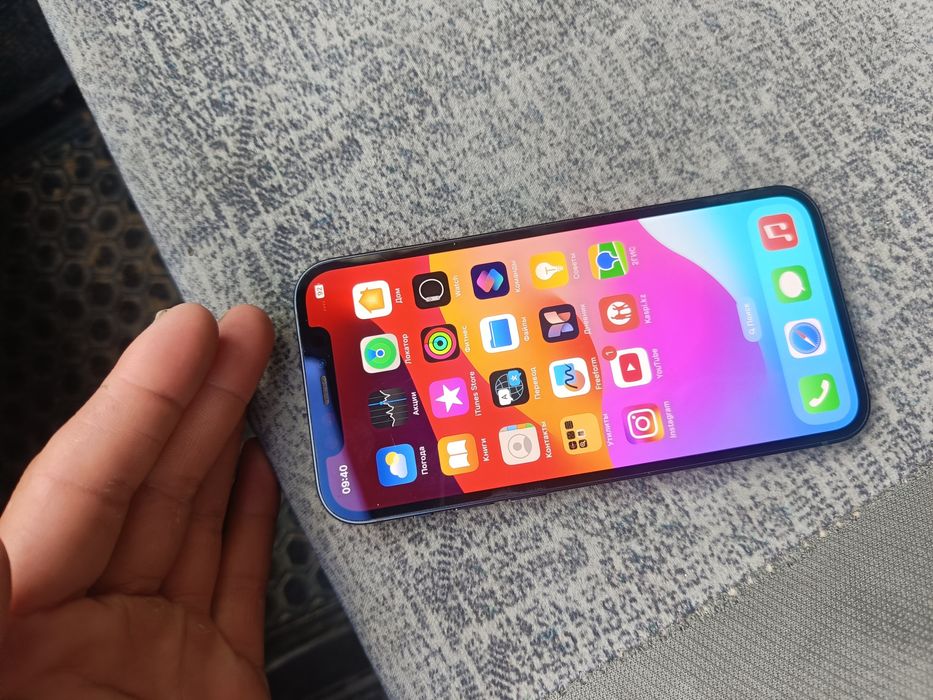 Срочно продам iPhone 12