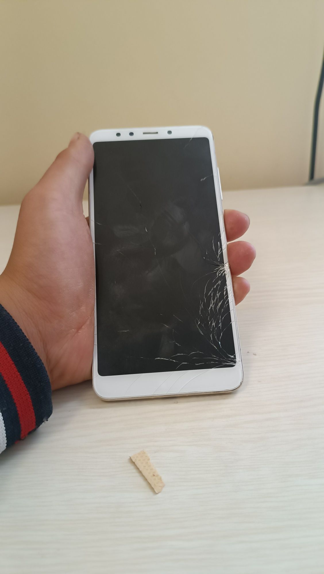 Redmi 5 oladiganlar srochna yozsin