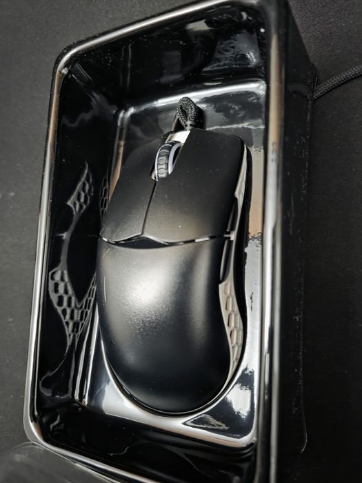 Vând Mouse Gaming Ultra-Ușor Ducky White Feather - 65g, Paracord, 16K