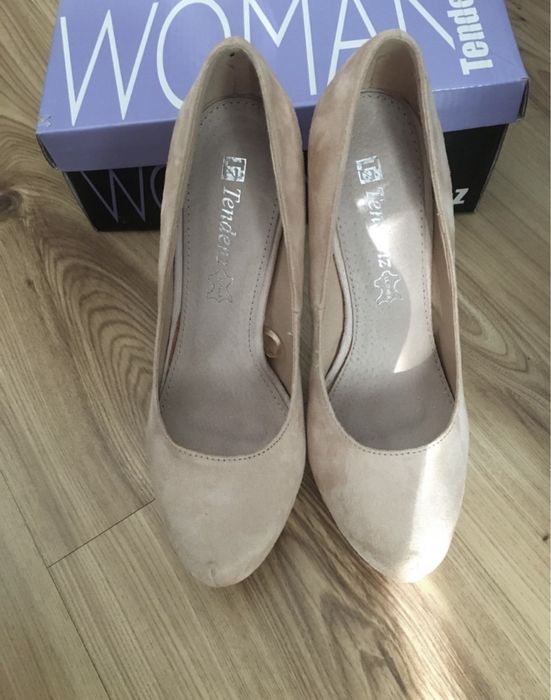 Дамски обувки на висок ток