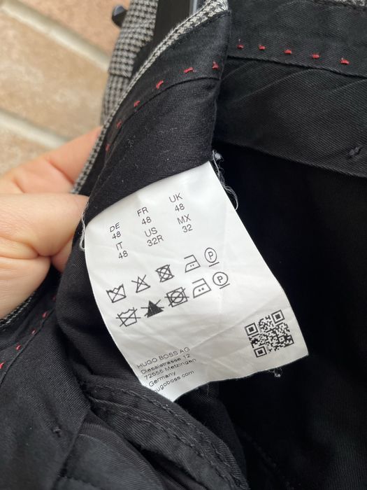 Vând pantaloni pentru barbati Hugo Boss marimea  S-M