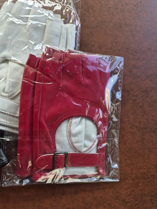 Дамски кожени ръкавици