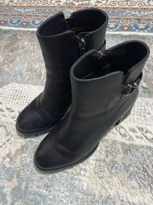 Обувь женская ботинка