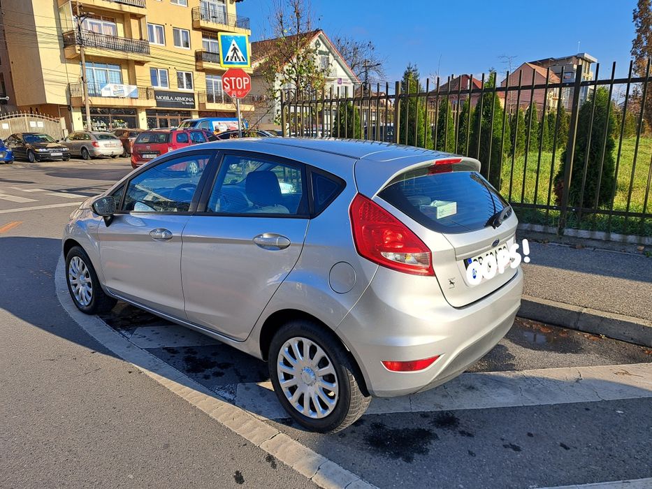 Vând Ford Fiesta