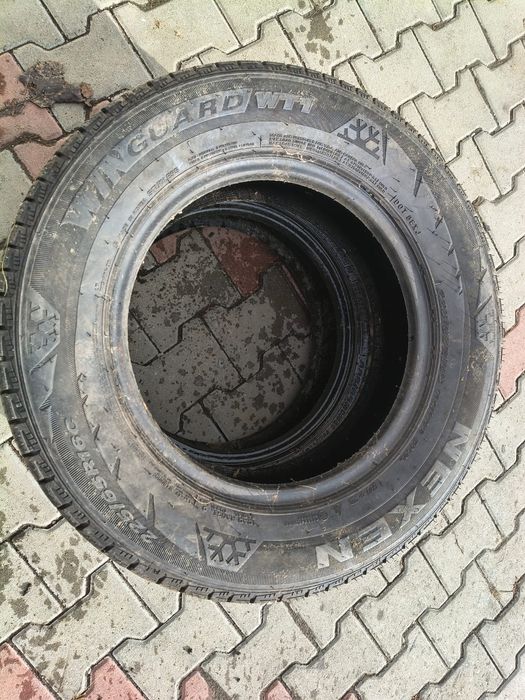 2 cauciucuri 225 65 R16 c iarna Nexen
