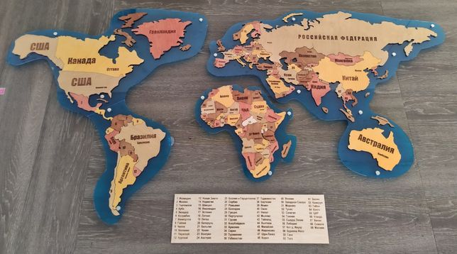 Карты мира из дерева.