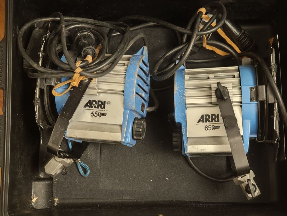 Lumini cinema Arri fresnel 650 2000W True Blue T2