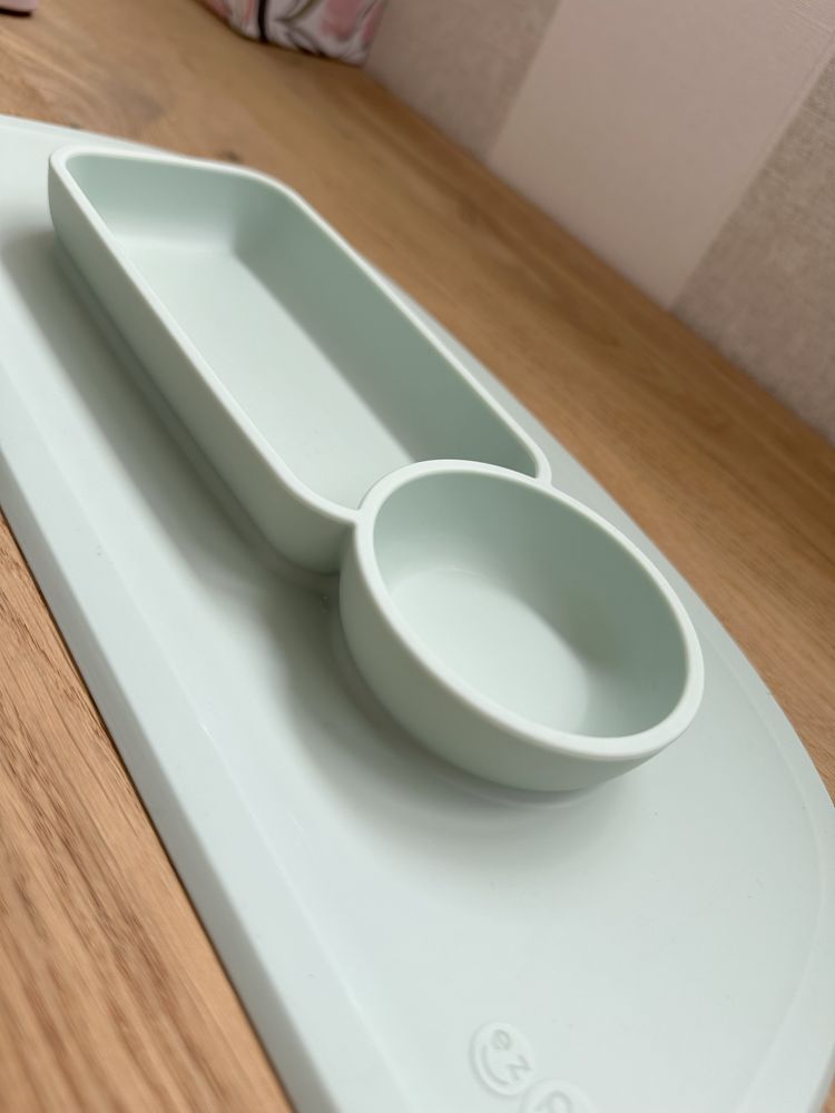 Stokke силиконова подложка за хранене ezpz