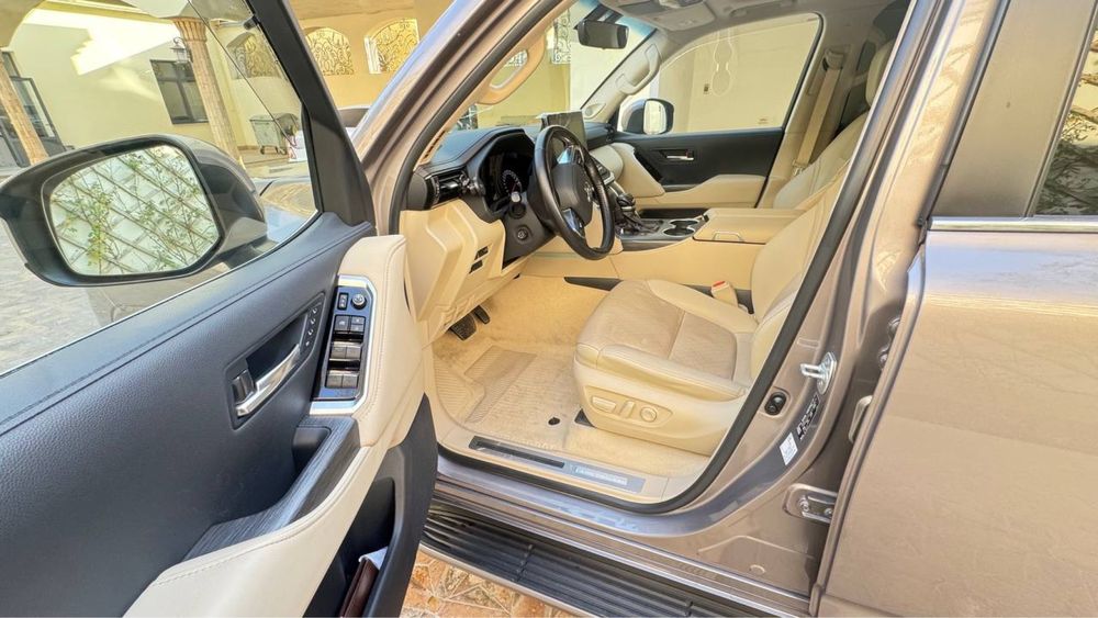 Toyota land cruiser 300