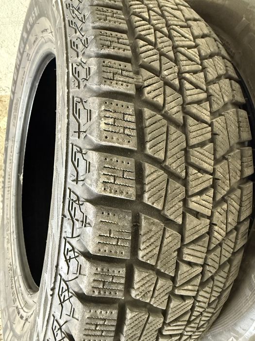 Зимние шины почти новые в отличном состоянии