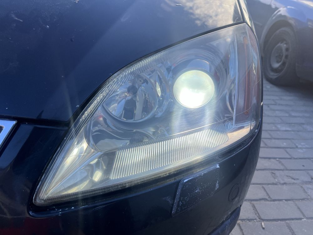 Far xenon ford c max 2006