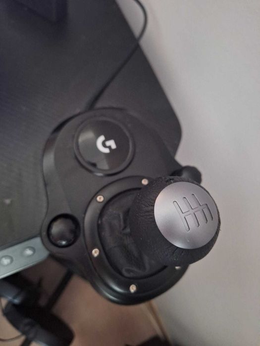 Volan Logitech G923 TRUEFORCE + Pedale + Schimbator (Stare perfecta)