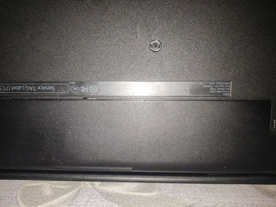 Лаптоп Dell с зарядно